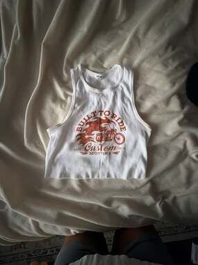 Garage built to ride white and rust crop top ! Perfect sexy tank